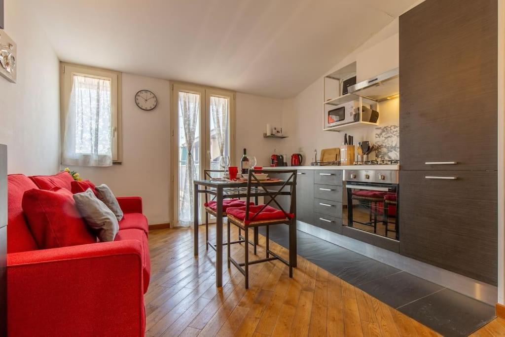 Unique & Strategic Flat, 50M From M4 Station Appartement Milaan Buitenkant foto