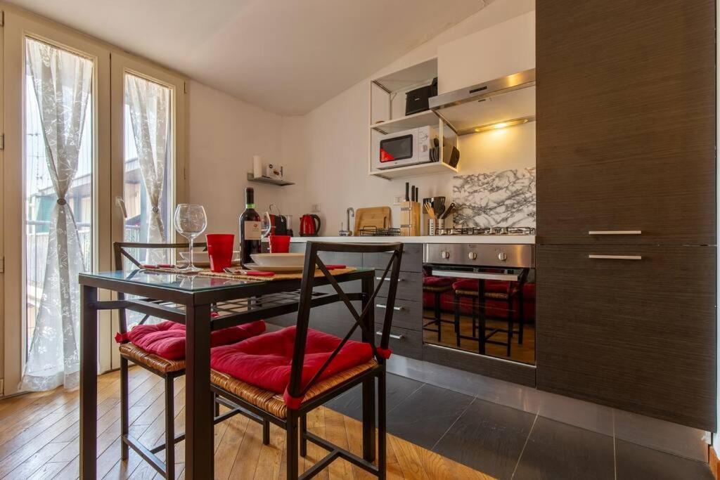 Unique & Strategic Flat, 50M From M4 Station Appartement Milaan Buitenkant foto