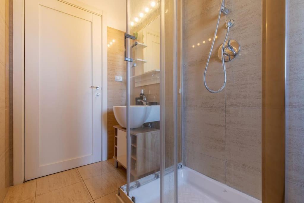 Unique & Strategic Flat, 50M From M4 Station Appartement Milaan Buitenkant foto