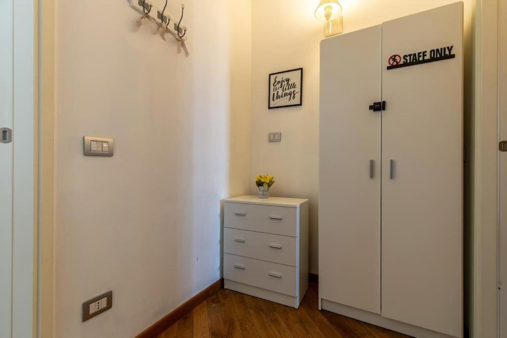 Unique & Strategic Flat, 50M From M4 Station Appartement Milaan Buitenkant foto